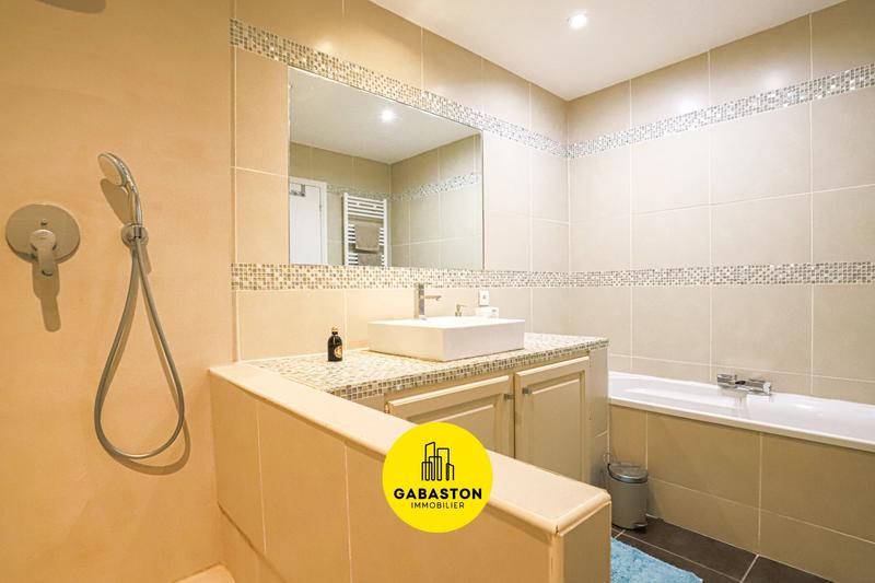 Appartement - 144 m² - 3 pièces