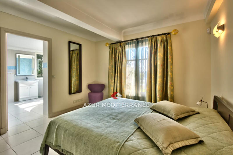 Villa - 298 m² - 6 pièces