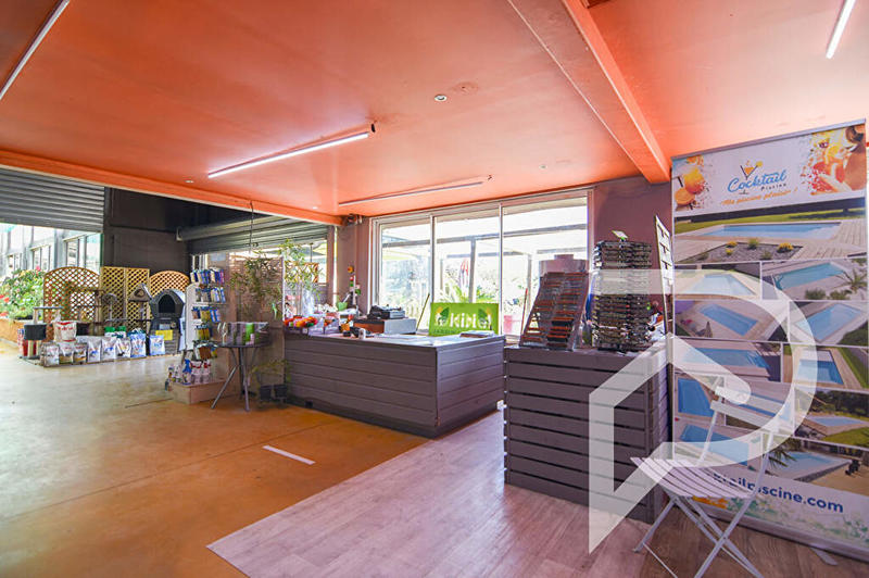 Local commercial - 2 100 m²