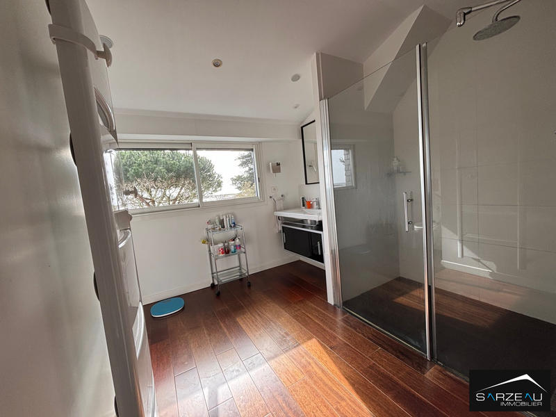 Maison - 212 m² - 10 pièces