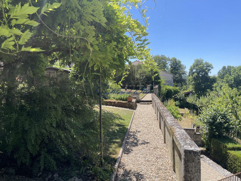 Maison - 253 m² - 13 pièces