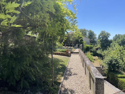 Maison - 253 m² - 13 pièces