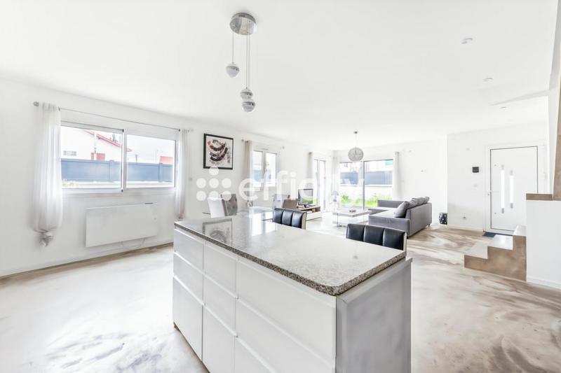 Maison - 125 m² - 4 pièces