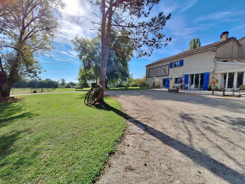 Maison ancienne - 516 m² - 12 pièces