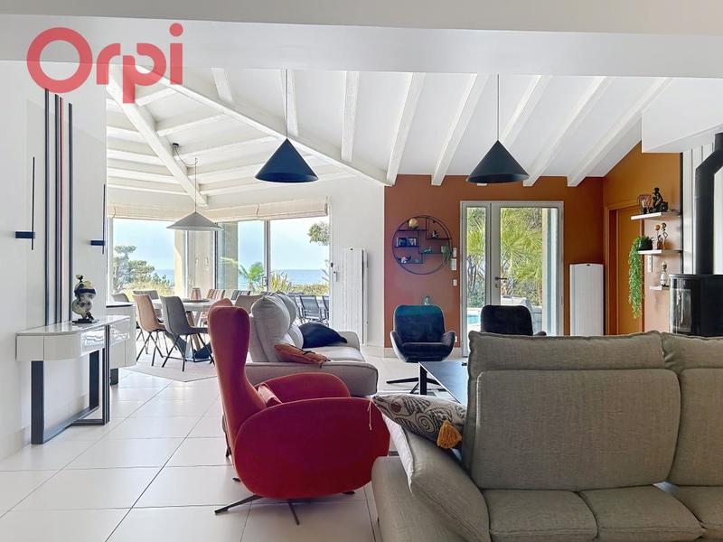 Maison - 210 m² - 6 pièces