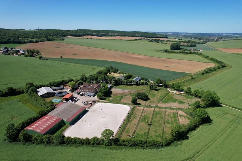 Maison - 330 m² - 10 pièces