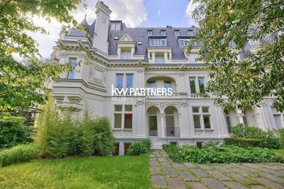 Appartement - 246 m² - 7 pièces