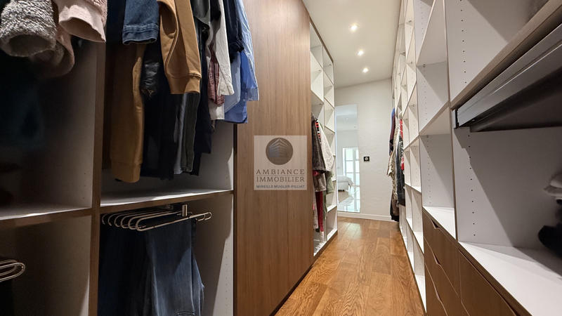 Maison - 219 m² - 6 pièces