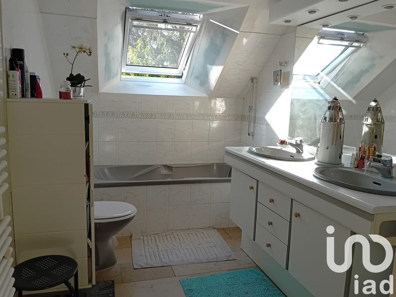 Maison - 205 m² - 9 pièces