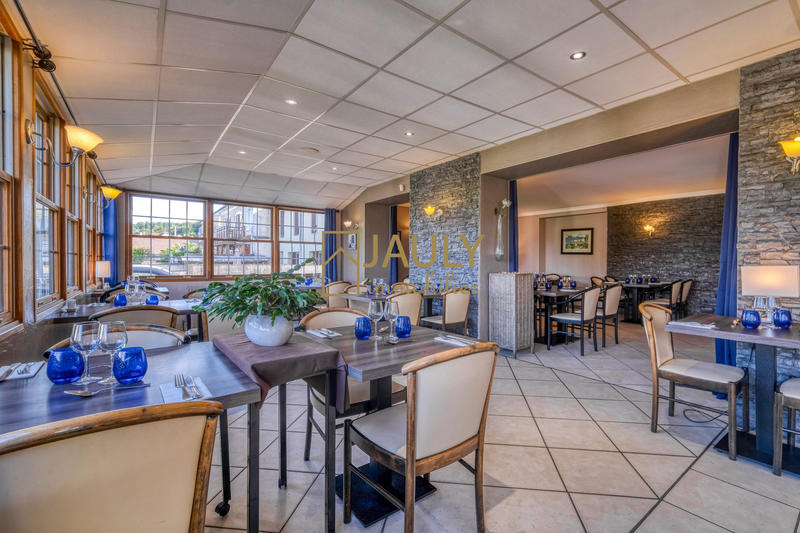 Local commercial - 487 m² - 15 pièces