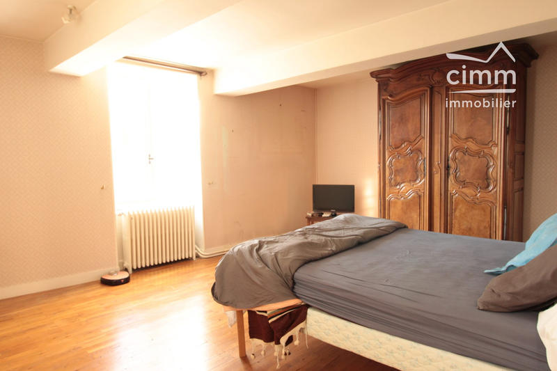 Maison traditionnelle - 225 m² - 5 pièces