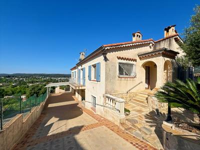 Villa - 300 m² - 5 pièces