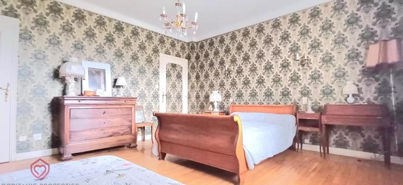 Maison - 263 m² - 9 pièces