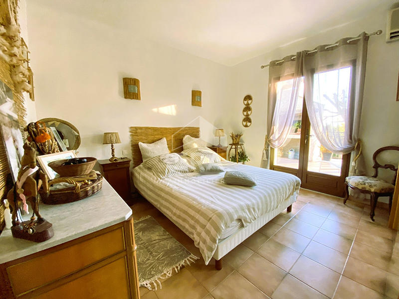 Maison - 234 m² - 7 pièces