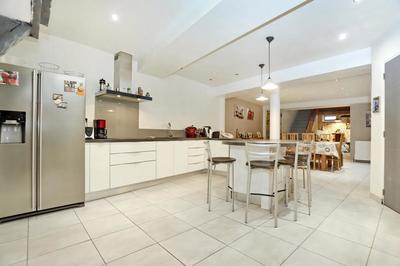 Maison - 324 m² - 8 pièces