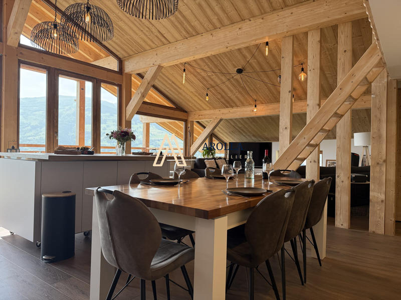 Châlet - 228 m² - 11 pièces