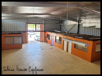 Hangar - 735 m² - 6 pièces