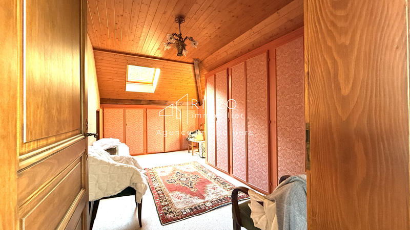 Maison - 330 m² - 12 pièces