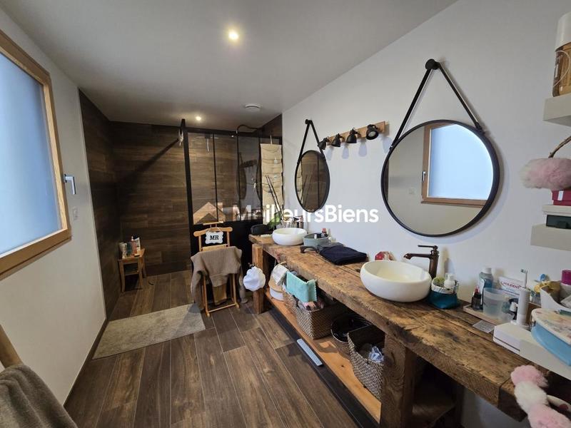 Maison - 228 m² - 8 pièces