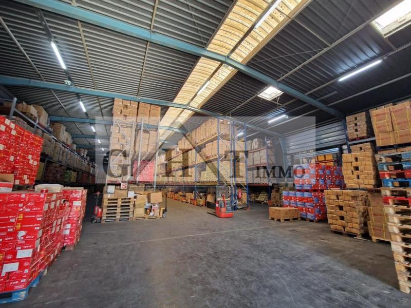 Entrepôt - 1 100 m²