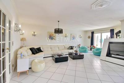 Maison - 256 m² - 8 pièces