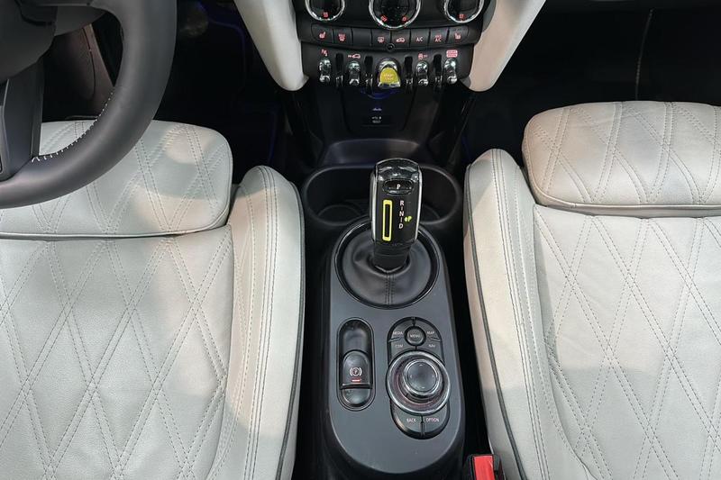 Mini 3 portes Hatch Electric F56 Bev Lci Cooper se 184 ch Finition Mini Yours