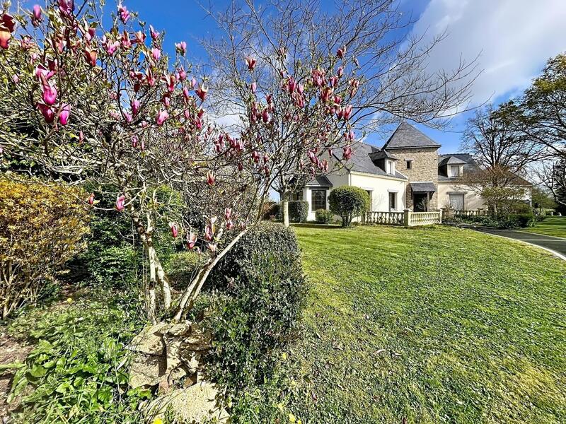 Maison - 220 m² - 7 pièces