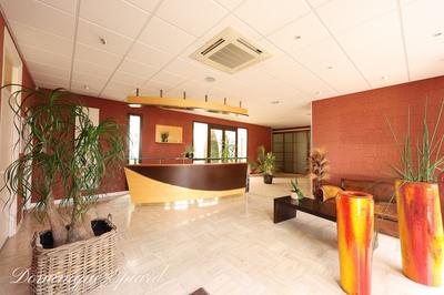 Bureau - 2 111 m² - 64 pièces