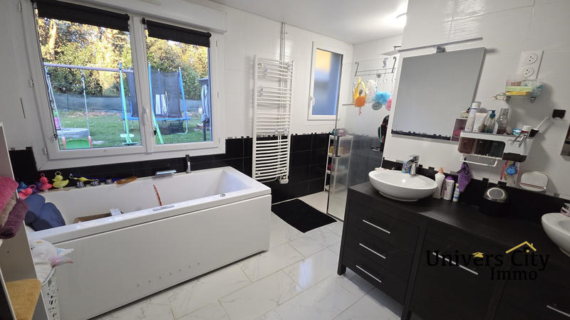 Maison - 128 m² - 4 pièces