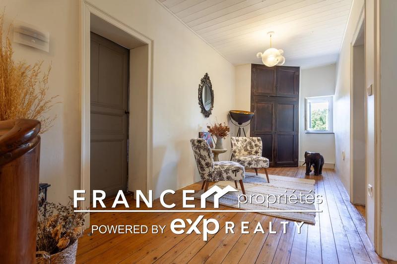 Maison - 245 m² - 7 pièces