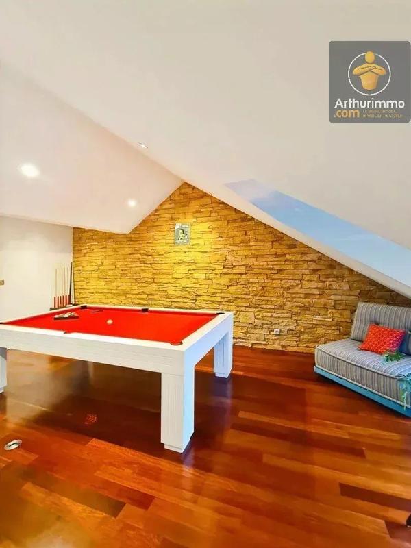 Maison - 230 m² - 7 pièces