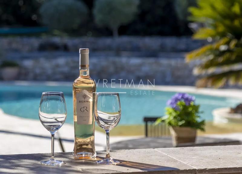 Maison - 227 m² - 8 pièces