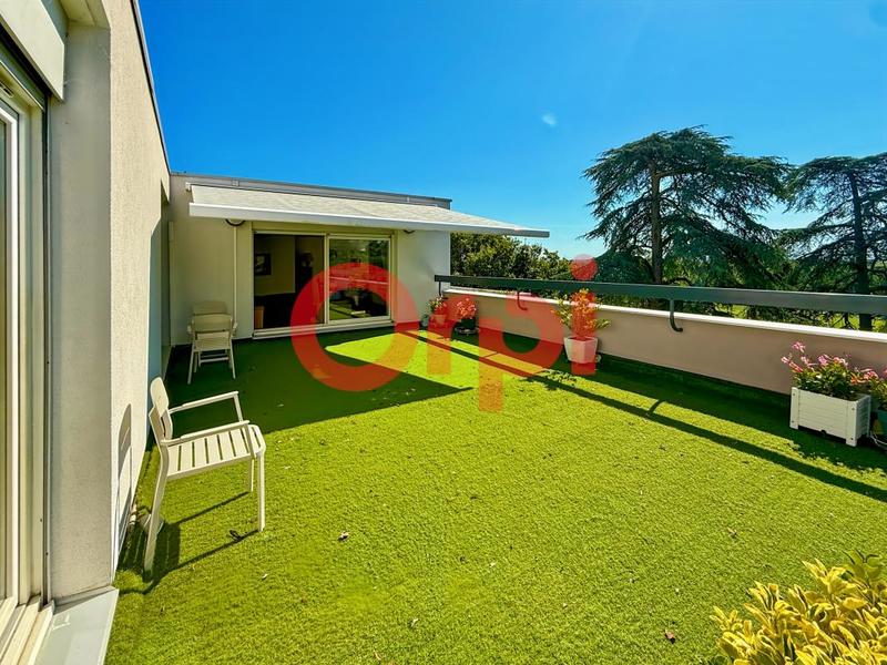 Appartement - 120 m² - 6 pièces