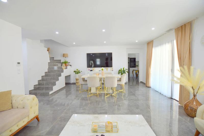 Maison - 139 m² - 5 pièces