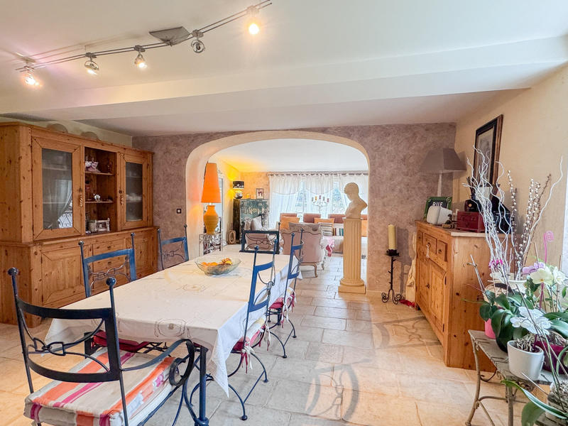 Maison - 272 m² - 9 pièces