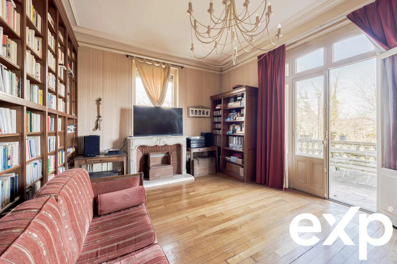 Maison - 246 m² - 10 pièces