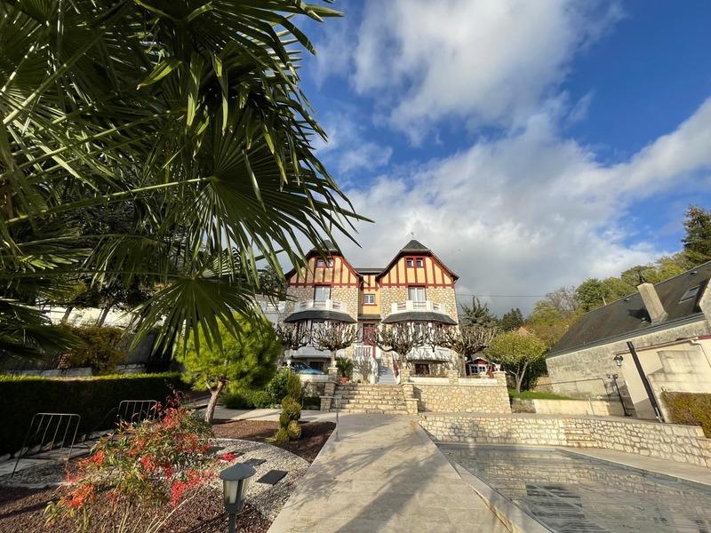 Maison - 225 m² - 9 pièces