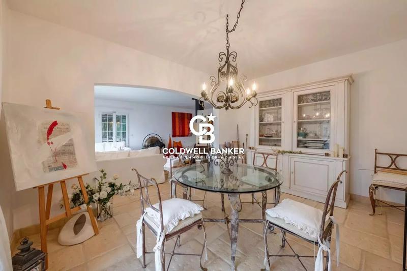 Maison - 312 m² - 6 pièces