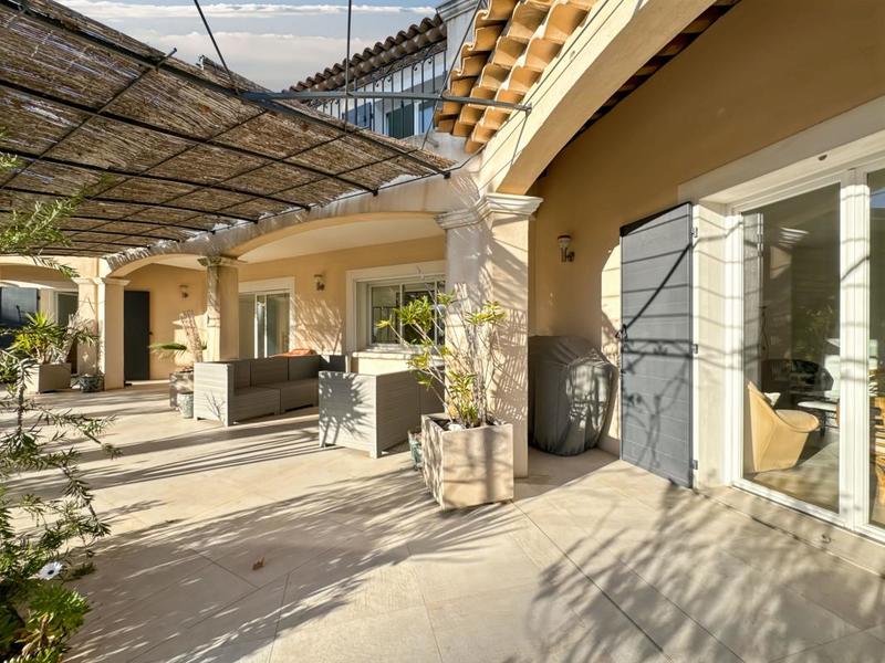 Maison - 192 m² - 6 pièces