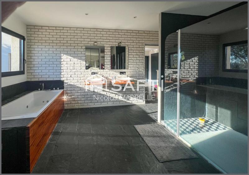 Maison - 170 m² - 5 pièces