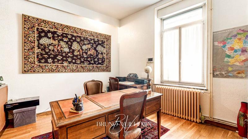 Demeure - 439 m² - 18 pièces