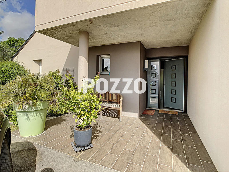 Maison - 230 m² - 7 pièces