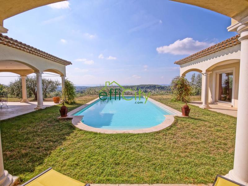 Maison - 260 m² - 7 pièces