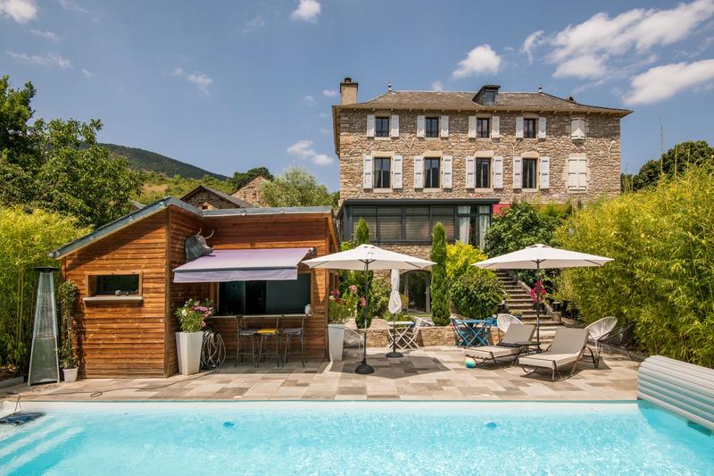 Propriété - 350 m² - 10 pièces