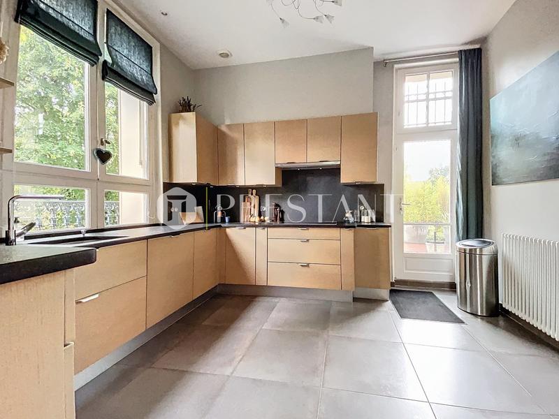 Maison - 300 m² - 9 pièces