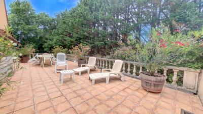 Maison - 250 m² - 8 pièces