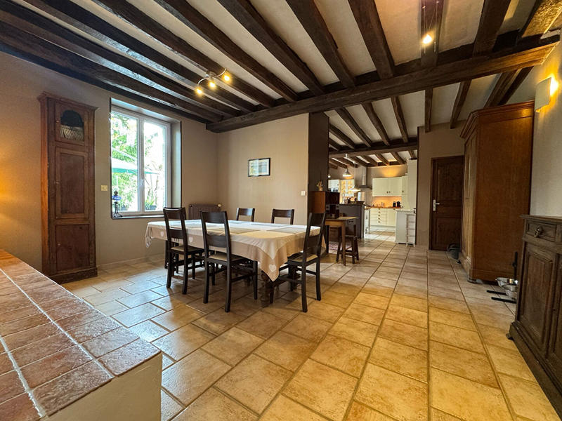 Maison - 240 m² - 8 pièces