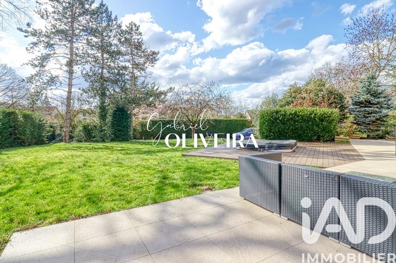 Maison - 232 m² - 10 pièces