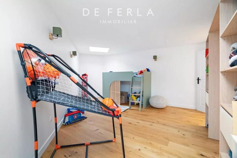 Maison - 244 m² - 6 pièces