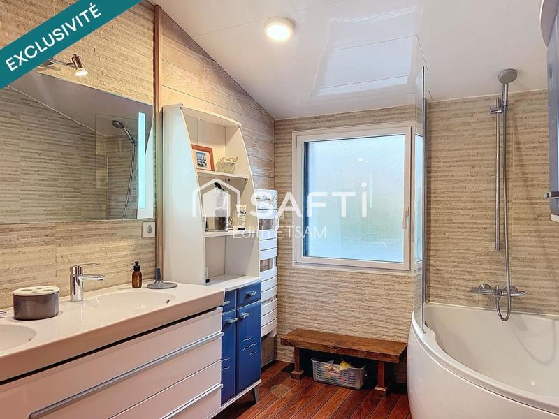 Maison - 220 m² - 8 pièces